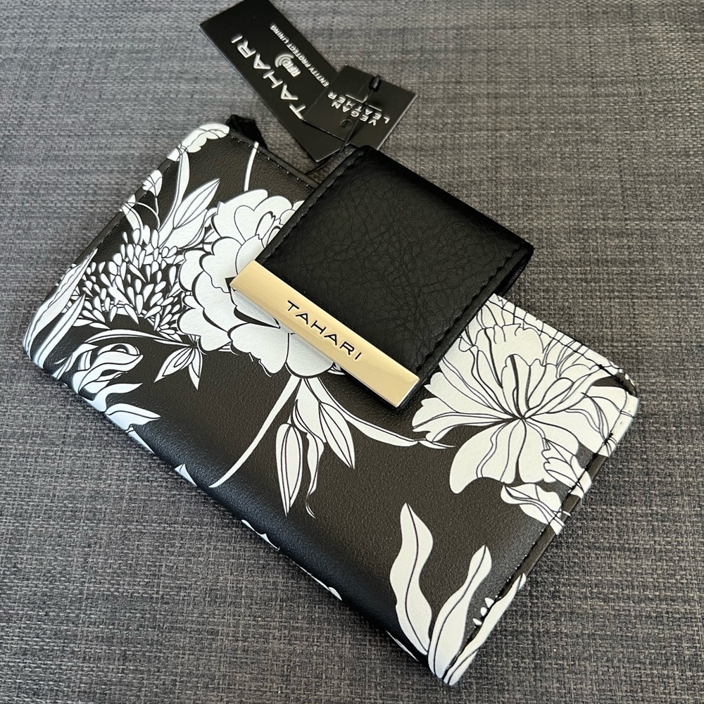 NWT TAHARI RFID WALLET ORGANIZER CASE